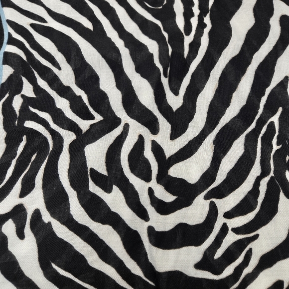 WHITE HOUSE BLACK MARKET WHBM BLACK WHITE ZEBRA PRINT LIGHTWEIGHT SCARF WOMEN OS - Picture 10 of 12